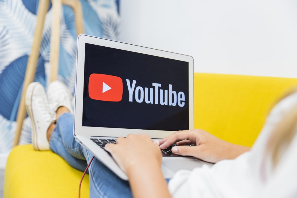 How can YouTubers utilize Artigram for eCommerce